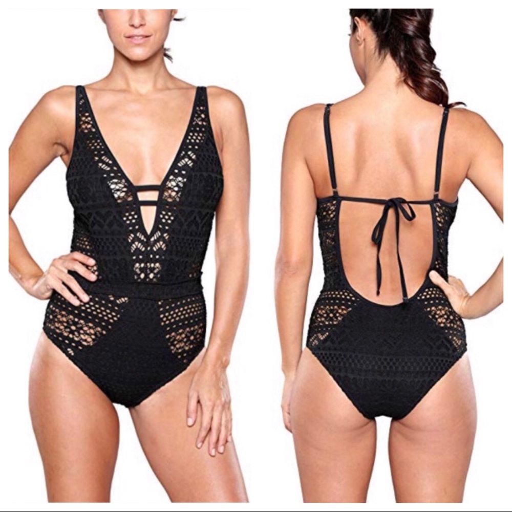 Grapent XL blue swimsuit with open lace details